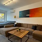 3 - Klimaanlage, Grosses Sofa, Cafe & Wlan, Selfcheckin, Parkplatz, Fuer 5 Gaeste *