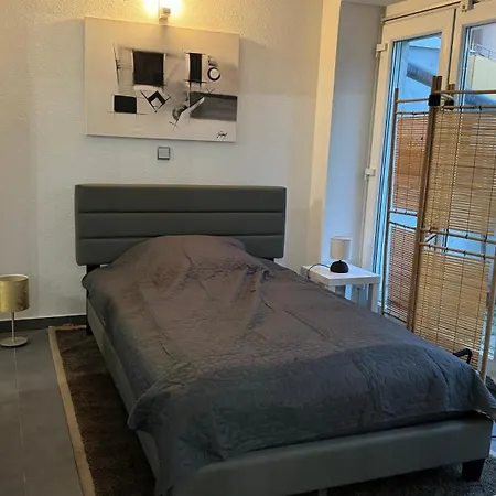 Apartment 3 - Klimaanlage, Grosses Sofa, Cafe & Wlan, Selfcheckin, Parkplatz, Fuer 5 Gaeste *