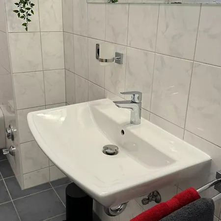 3 - Klimaanlage, Grosses Sofa, Cafe & Wlan, Selfcheckin, Parkplatz, Fuer 5 Gaeste Apartment Linz