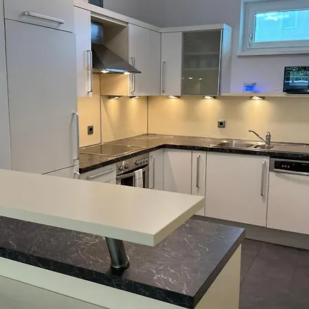 Apartment 3 - Klimaanlage, Grosses Sofa, Cafe & Wlan, Selfcheckin, Parkplatz, Fuer 5 Gaeste