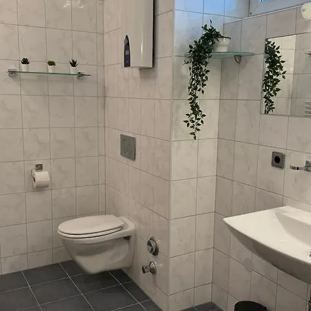 3 - Klimaanlage, Grosses Sofa, Cafe & Wlan, Selfcheckin, Parkplatz, Fuer 5 Gaeste Apartment
