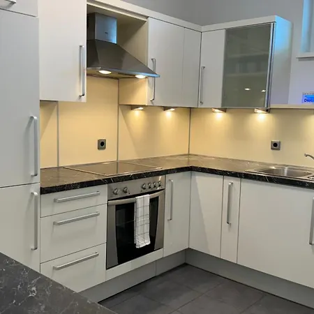 3 - Klimaanlage, Grosses Sofa, Cafe & Wlan, Selfcheckin, Parkplatz, Fuer 5 Gaeste * לינץ