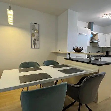 3 - Klimaanlage, Grosses Sofa, Cafe & Wlan, Selfcheckin, Parkplatz, Fuer 5 Gaeste Διαμέρισμα