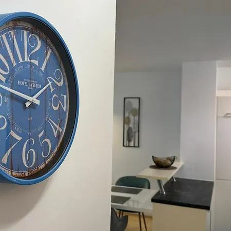 Apartment 3 - Klimaanlage, Grosses Sofa, Cafe & Wlan, Selfcheckin, Parkplatz, Fuer 5 Gaeste *