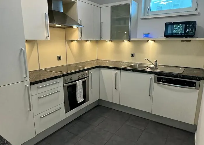 City Apartment Linz 3 Zimmer - Klimaanlage, Grosses Sofa, Cafe & Wlan, Selfcheckin, Parkplatz, Fuer 5 Gaeste لينتز