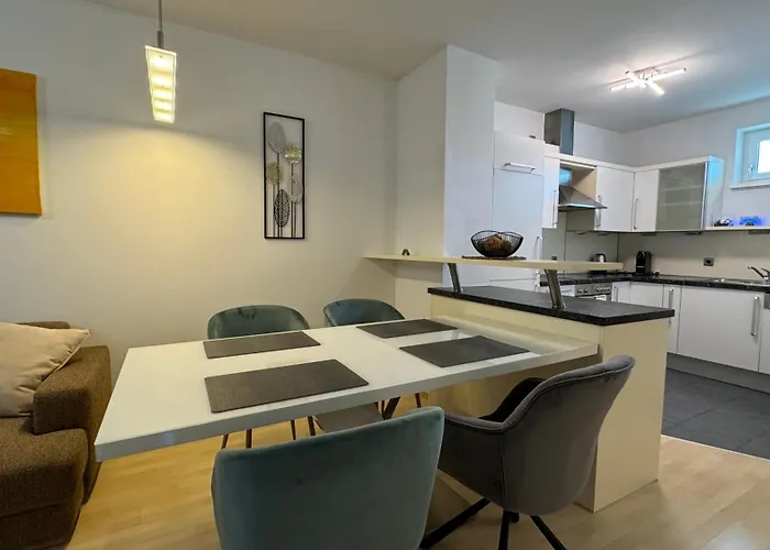 3 - Klimaanlage, Grosses Sofa, Cafe & Wlan, Selfcheckin, Parkplatz, Fuer 5 Gaeste Διαμέρισμα