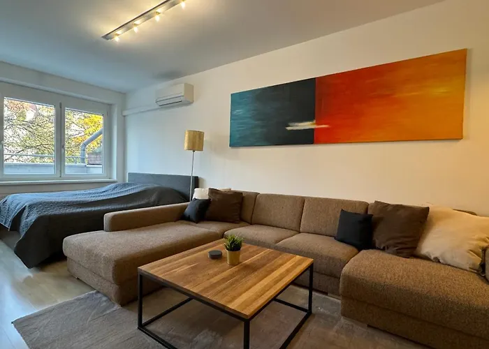 3 - Klimaanlage, Grosses Sofa, Cafe & Wlan, Selfcheckin, Parkplatz, Fuer 5 Gaeste *