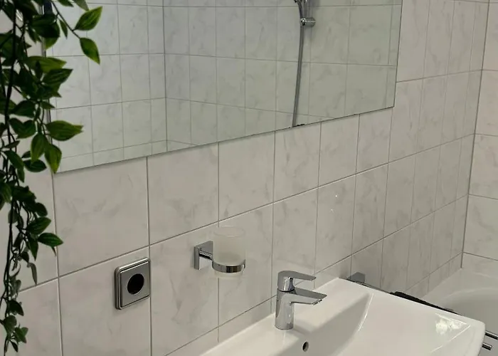 Apartment 3 - Klimaanlage, Grosses Sofa, Cafe & Wlan, Selfcheckin, Parkplatz, Fuer 5 Gaeste