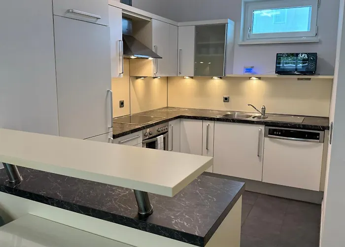 Apartment 3 - Klimaanlage, Grosses Sofa, Cafe & Wlan, Selfcheckin, Parkplatz, Fuer 5 Gaeste