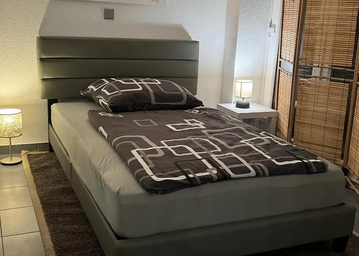 Apartment 3 - Klimaanlage, Grosses Sofa, Cafe & Wlan, Selfcheckin, Parkplatz, Fuer 5 Gaeste