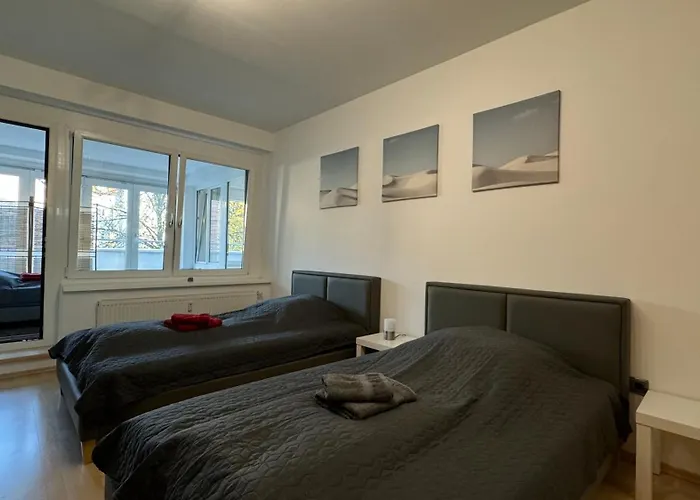 3 - Klimaanlage, Grosses Sofa, Cafe & Wlan, Selfcheckin, Parkplatz, Fuer 5 Gaeste Apartment